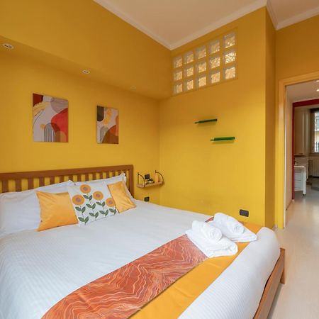 Xenia Apartments - Colorful Apartment In Fiera Area Мілан Екстер'єр фото